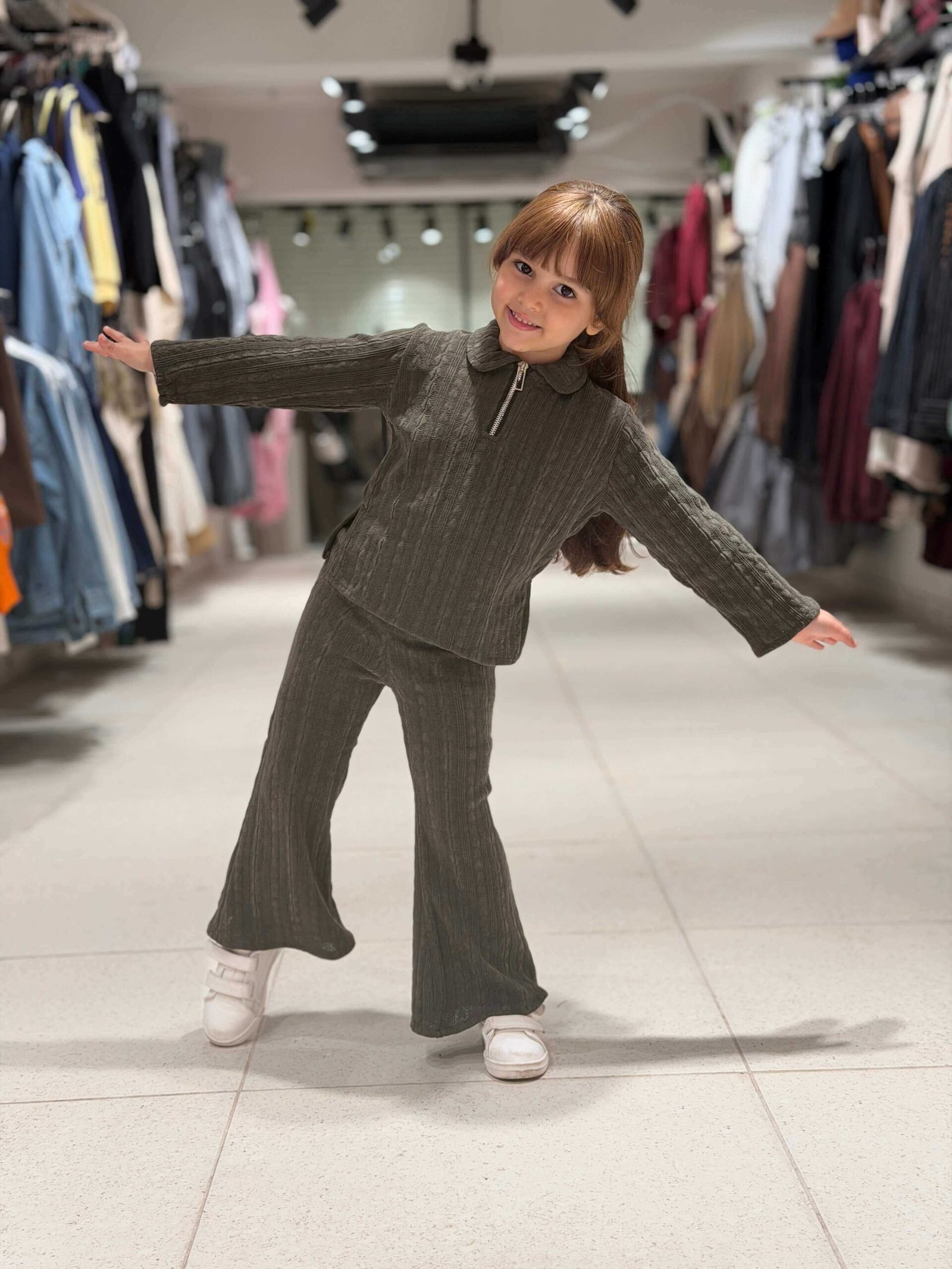 Girls Knitted suit - Image 4