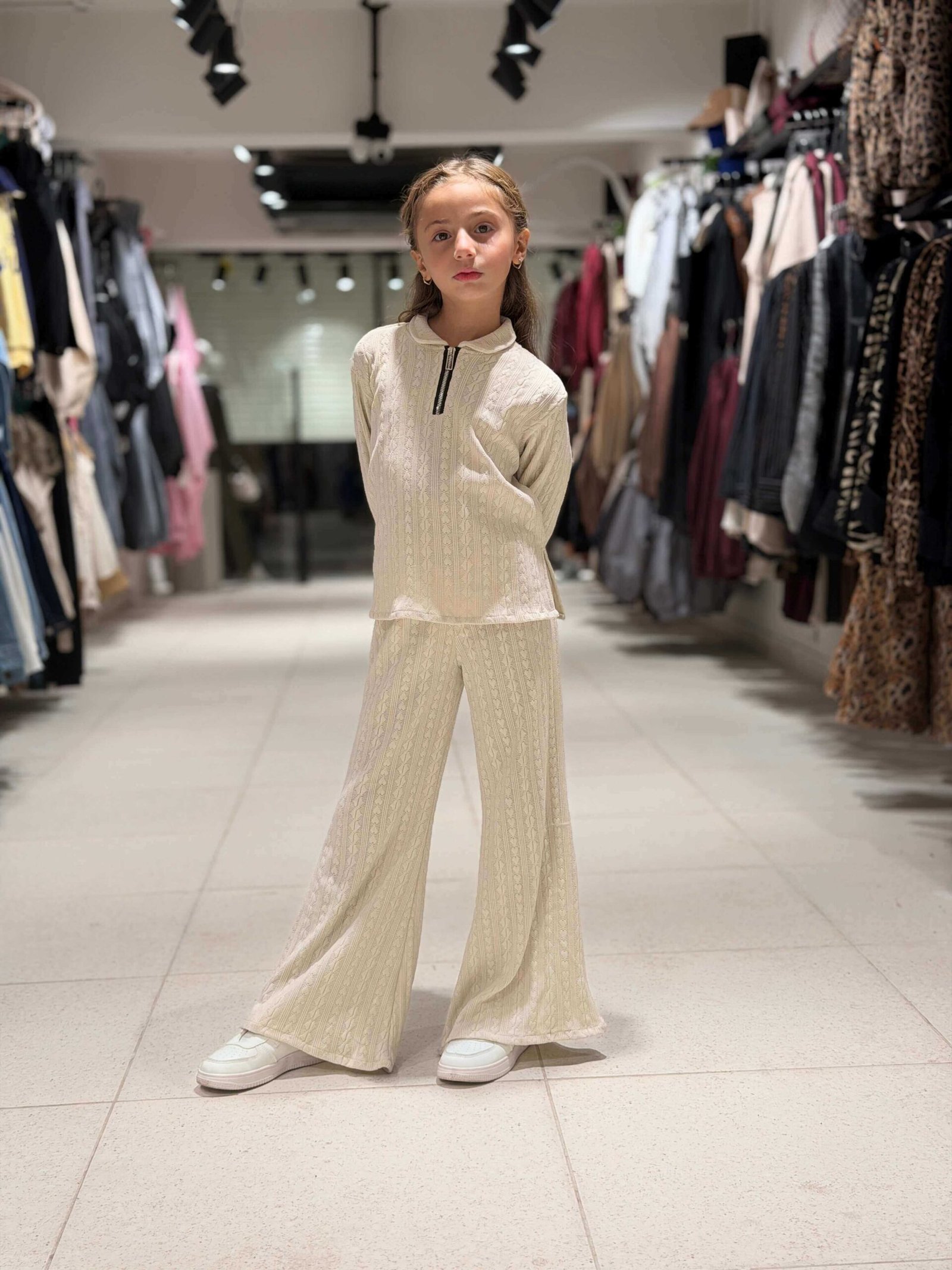 Girls Knitted suit - Image 3