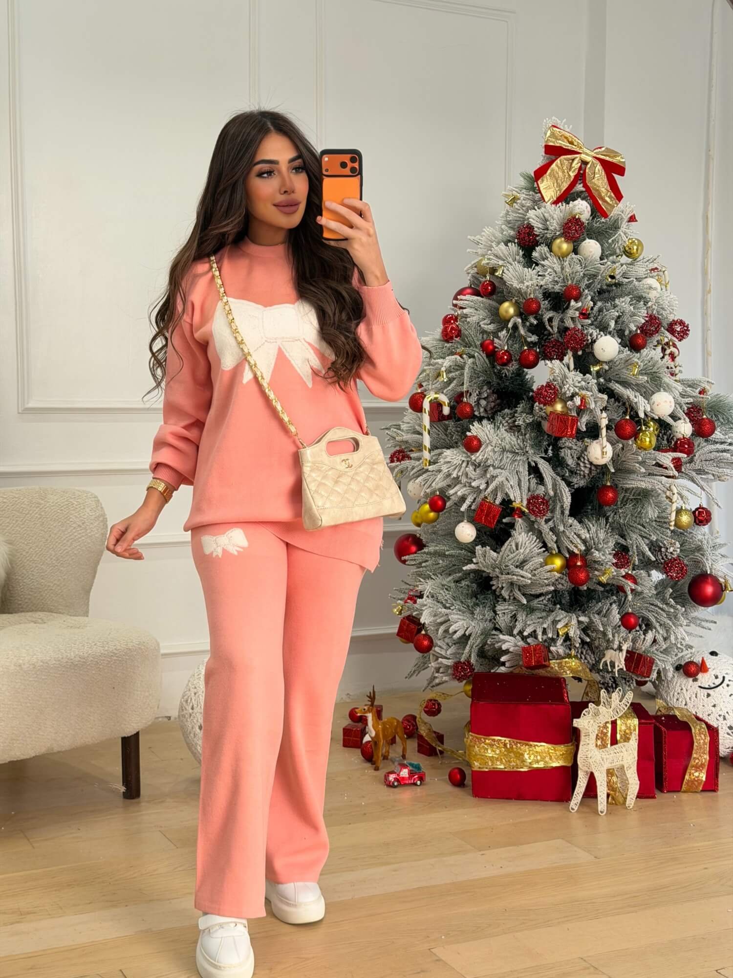 سوت تريكو بتفصيلة فيونكة