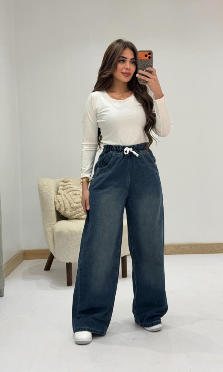 بنطلون جينز بقصة واسعة